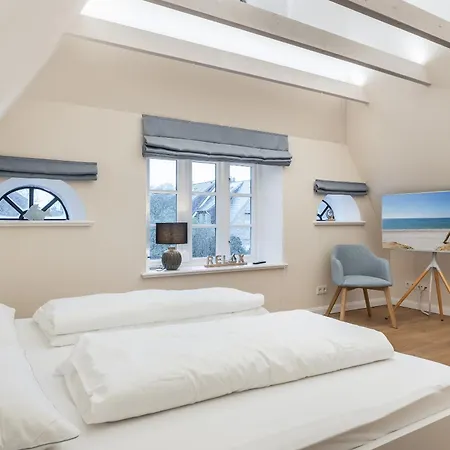 Holiday home Hiirbloom Wenningstedt-Braderup